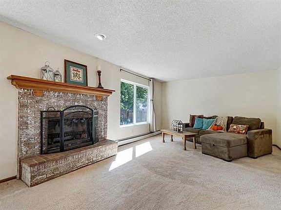 4th image of 556 Bentwood St