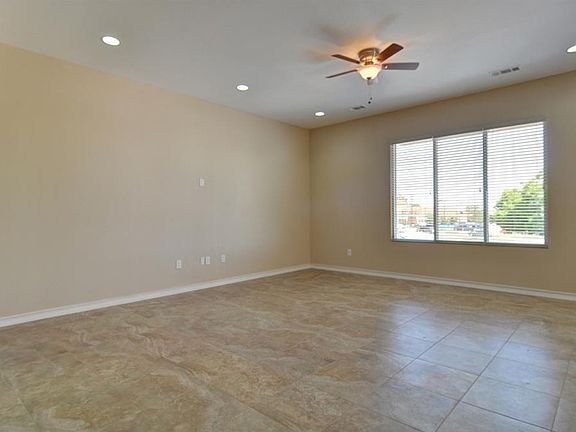 5th image of 923 College Ave APT 207
