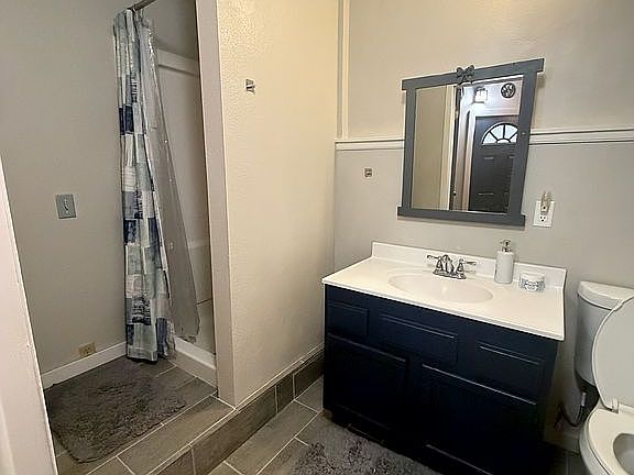 2nd image of 605 Long Rd