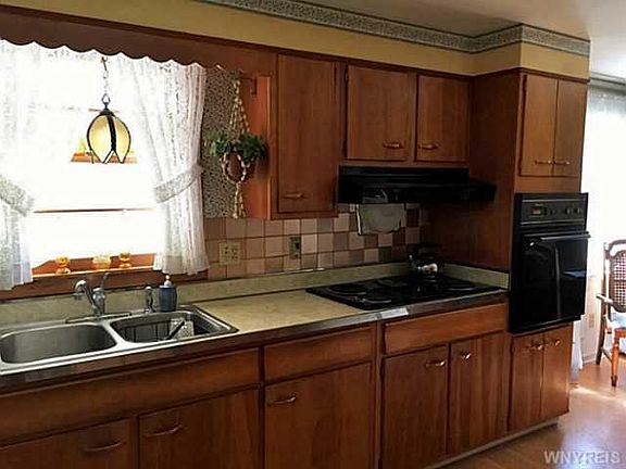 3rd image of 35 Lynbrook Dr