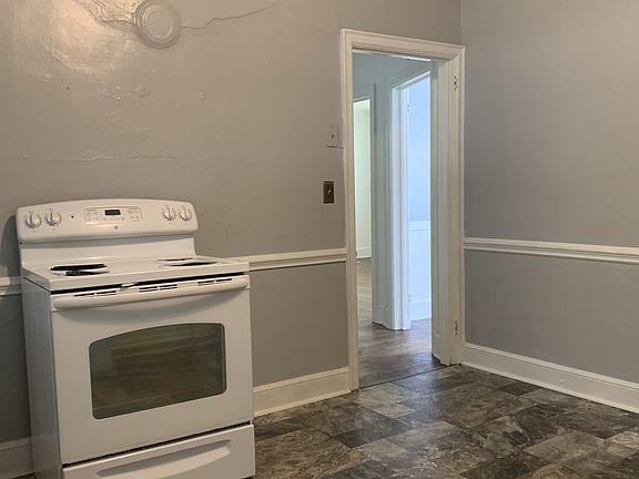 4th image of 1105 N Charlotte Ave