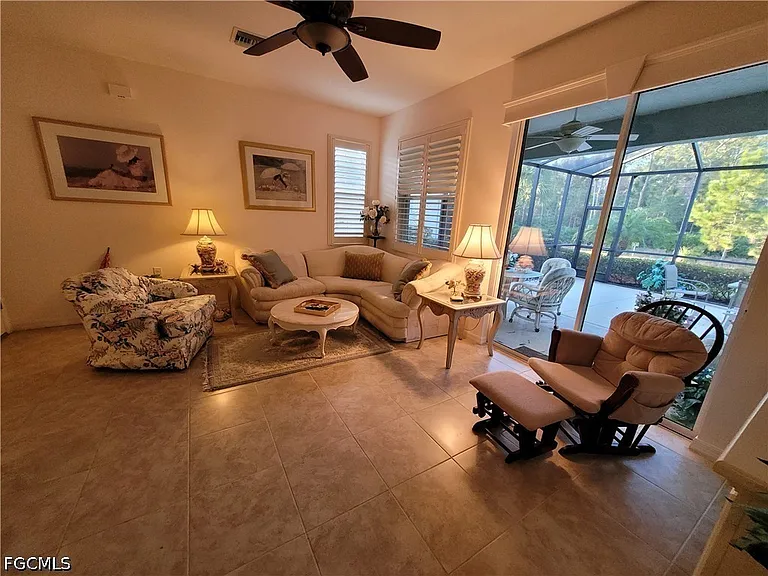 10714 Cetrella Dr — Photo 8