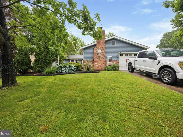 2722 E Riding Dr, Wilmington, DE 19808