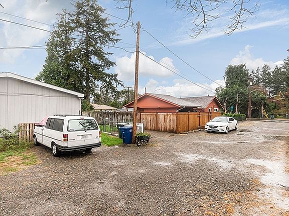 5th image of 8417 Berkeley St SW