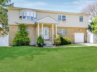 1498 Meadowbrook Rd, Merrick, NY 11566