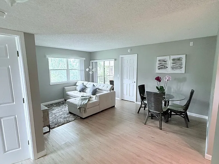1566 SE Royal Green Cir #V203 — Photo 8