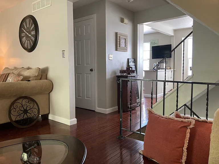 594 Thorncliffe Dr — Photo 19