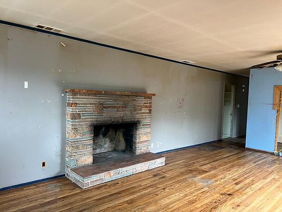 5th image of 123 W Buhne St