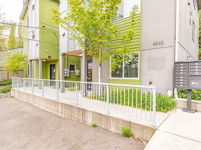 Elegant, Efficient Studios in Beautiful Delridge! — Photo 8