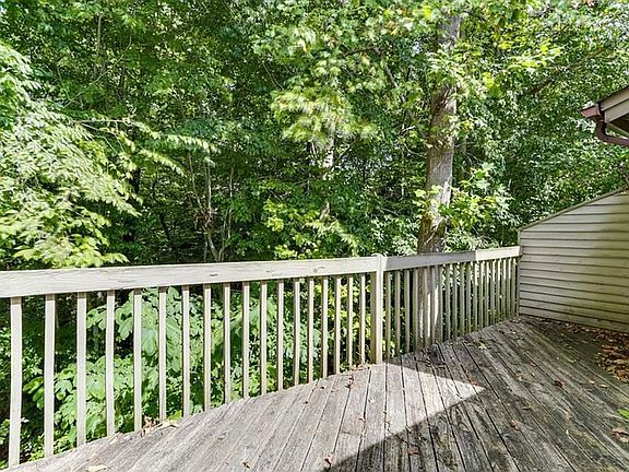 5th image of 218 Misty Pointe Ln