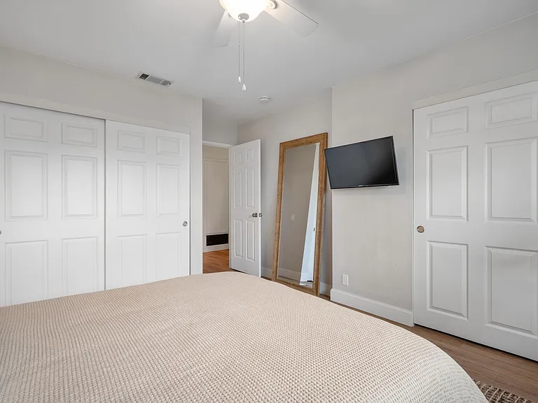 3821 Albatross St — Photo 27