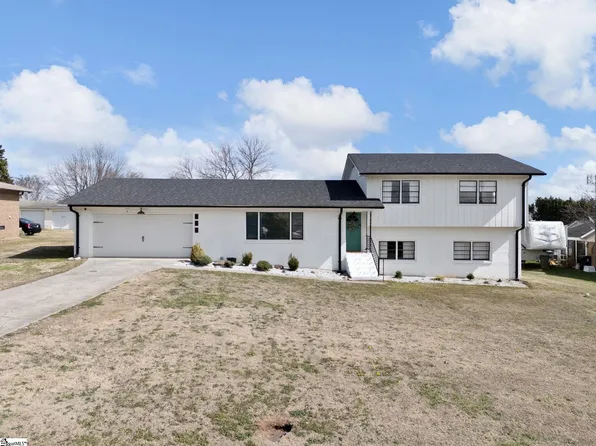 508 American Legion Rd, Greer, SC 29651