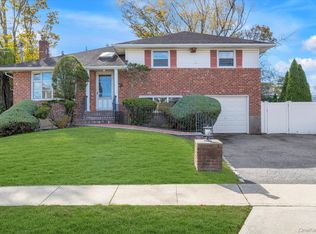 59 Lourae Dr, Massapequa Park, NY 11762