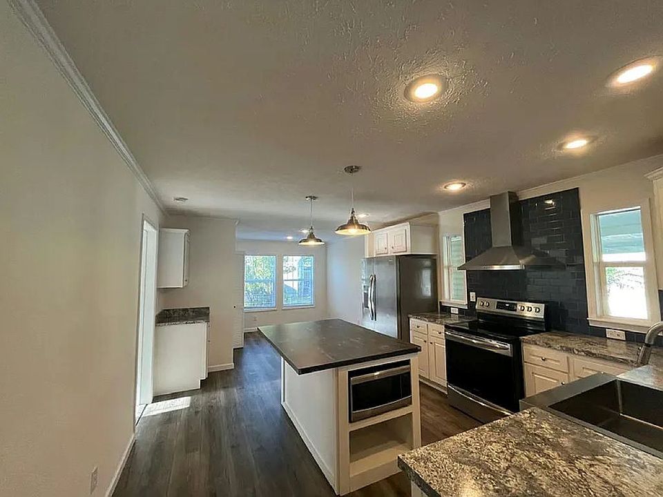 1st image of 239 Sable Dr #239