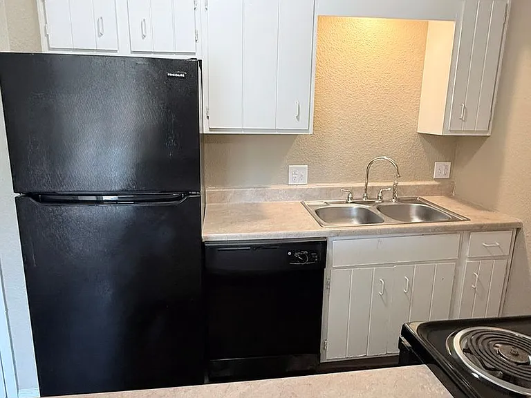 1712 S Ash Ave — Photo 19