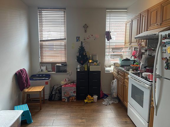 3rd image of 1417 Jackson St Floor 3