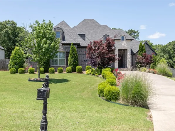 2925 N Chapel View Dr, Fayetteville, AR 72703