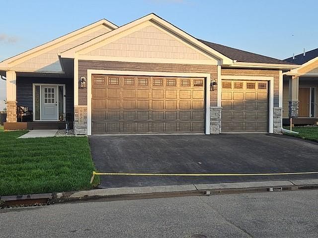 1st image of 9825 Pinehurst Dr