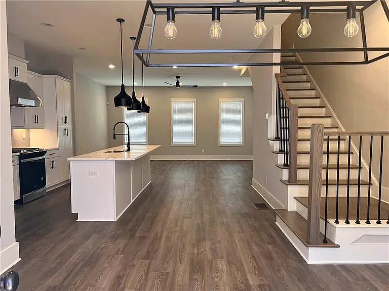 2011 Oak Ln NW — Photo 5