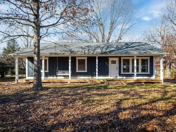 251 Cooper Dr, Stuarts Draft, VA 24477