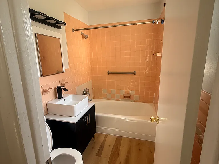 21 Avenue A — Photo 47