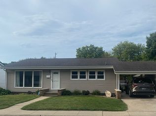 517 W 5th St, Monticello, IA 52310