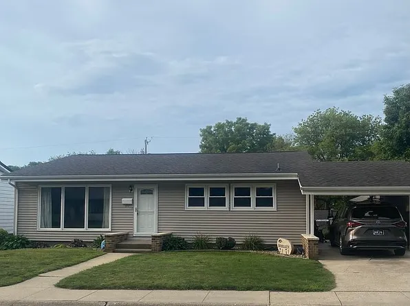 517 W 5th St, Monticello, IA 52310