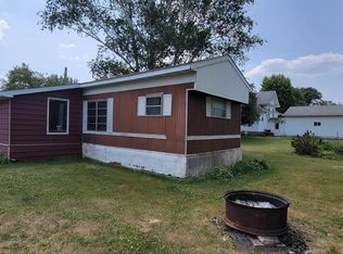 307 Pearl St, Hawkeye, IA 52147