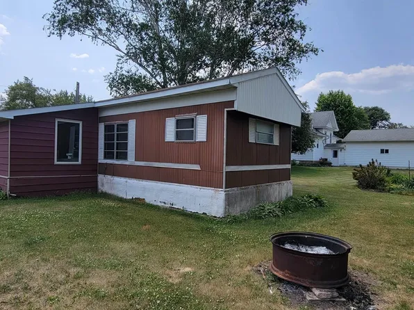 307 Pearl St, Hawkeye, IA 52147
