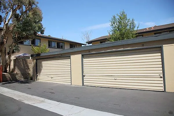 Glen Oaks Apartment Homes — Photo 18