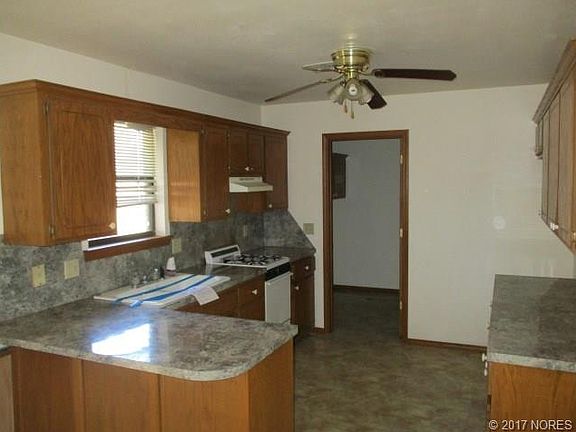 3rd image of 209 N G St