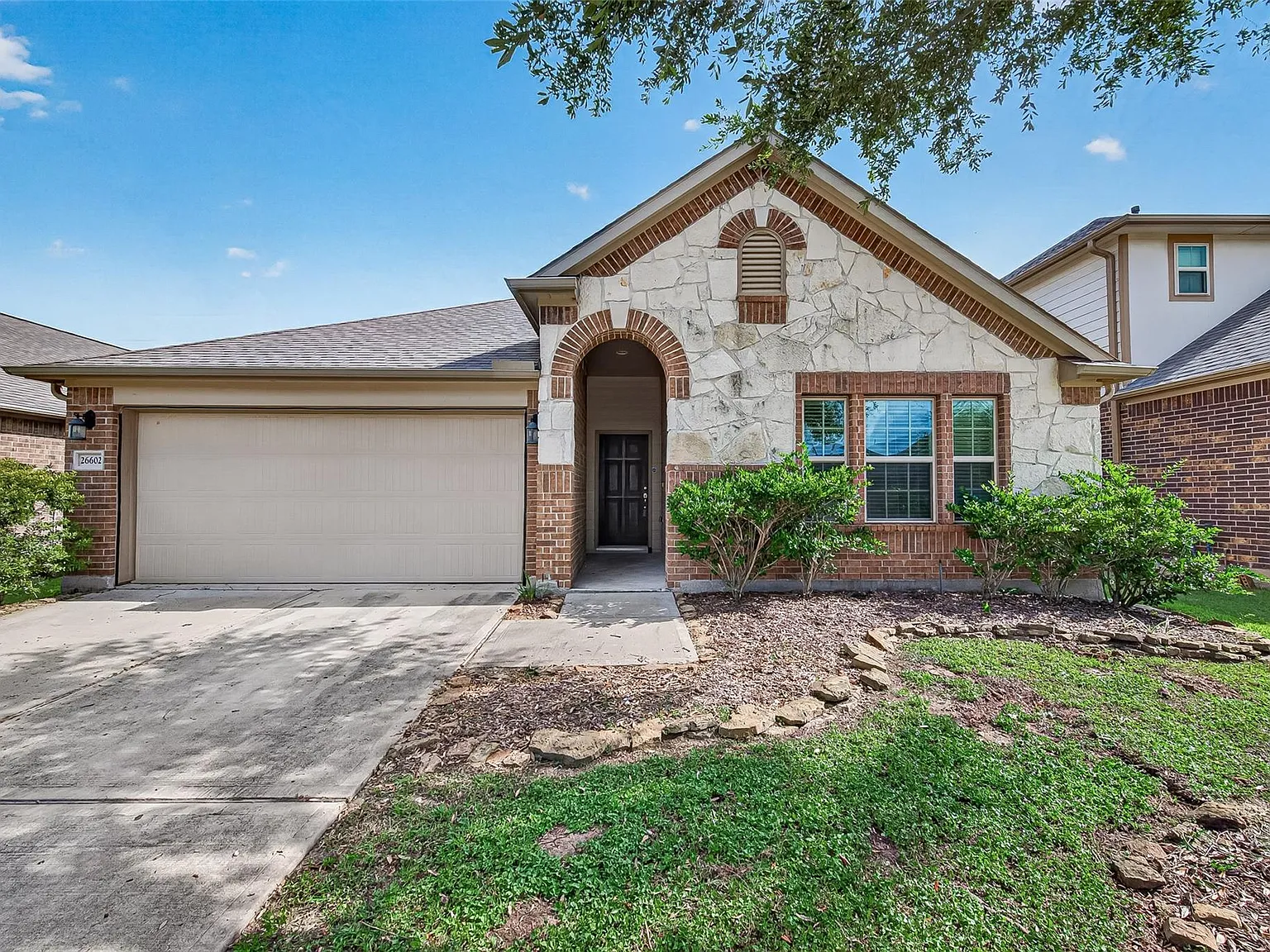 3 bed, 2.0 bath, 2102 sqft, $2,250 — Photo 1