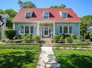 196 N Montclair Ave, Glen Ellyn, IL 60137