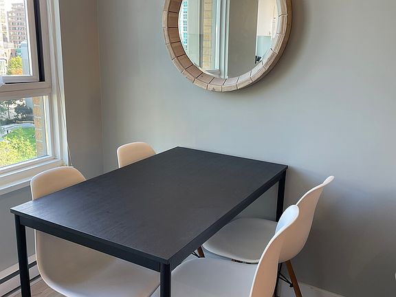 5th image of 1188 Richards St #902
