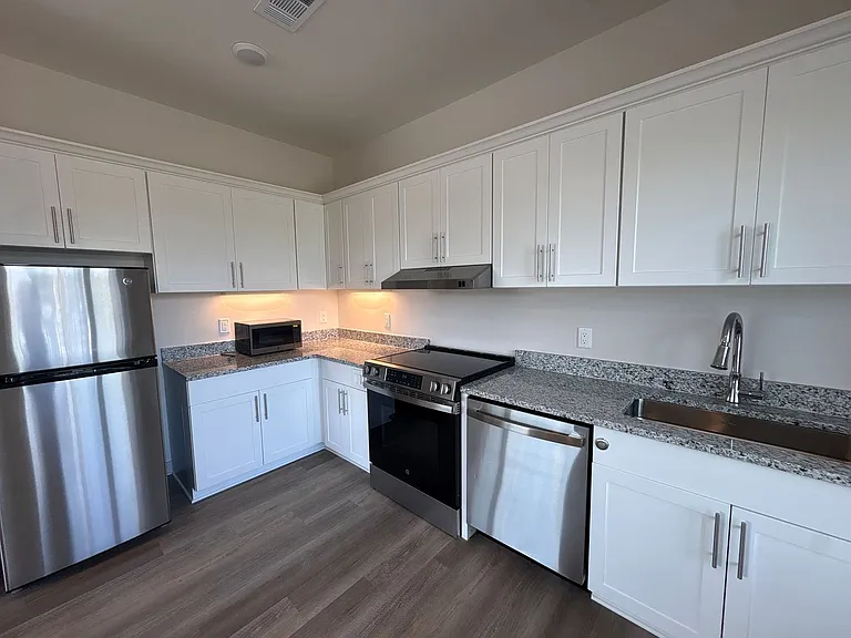 Flats at Southside Gardens — Photo 20