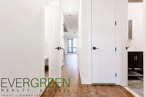 Rented by Greenrock Management | media 27
