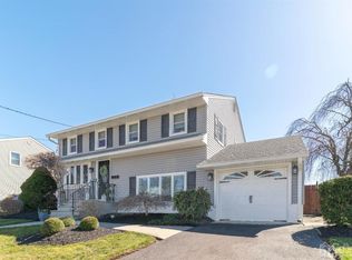 25 Kerr Dr, Hamilton, NJ 08610