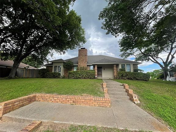2nd image of 407 Hillcroft Cir