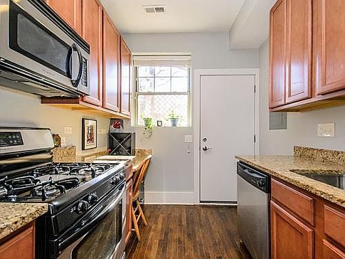 3rd image of 1849 W Cornelia Ave #3AG