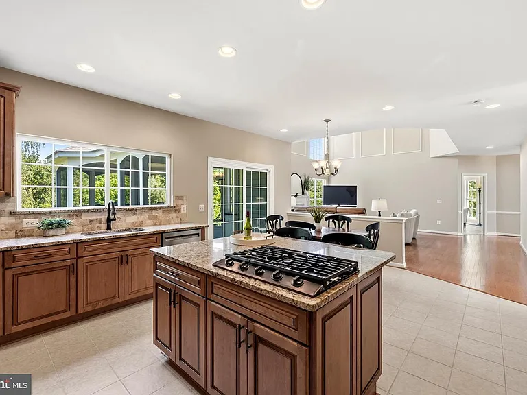 21916 Bellair Ct — Photo 5