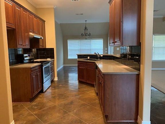 5th image of 1098 Saint Andrews Dr