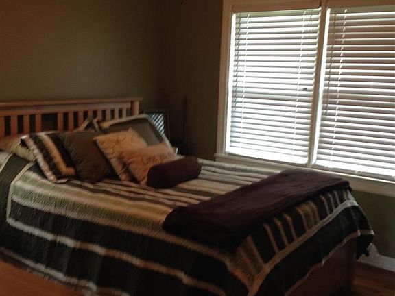 4th image of 247 Iroquois Dr