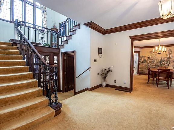 4th image of 451 College Ave