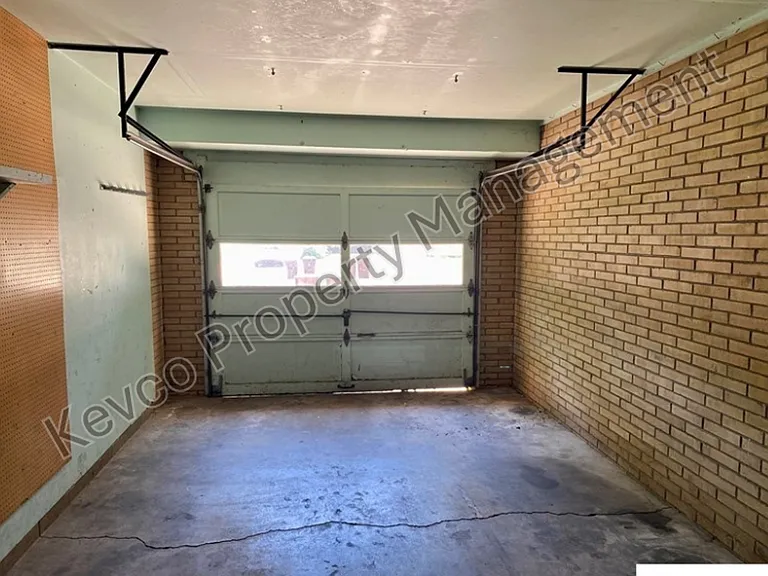 1940 W Lake St — Photo 16