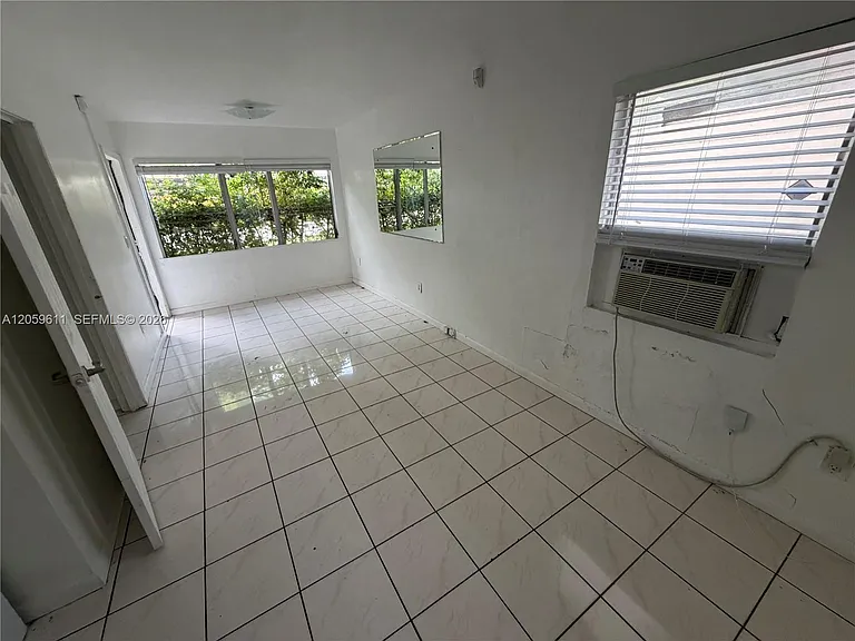 2430 SW 25th Ter #3 — Photo 2