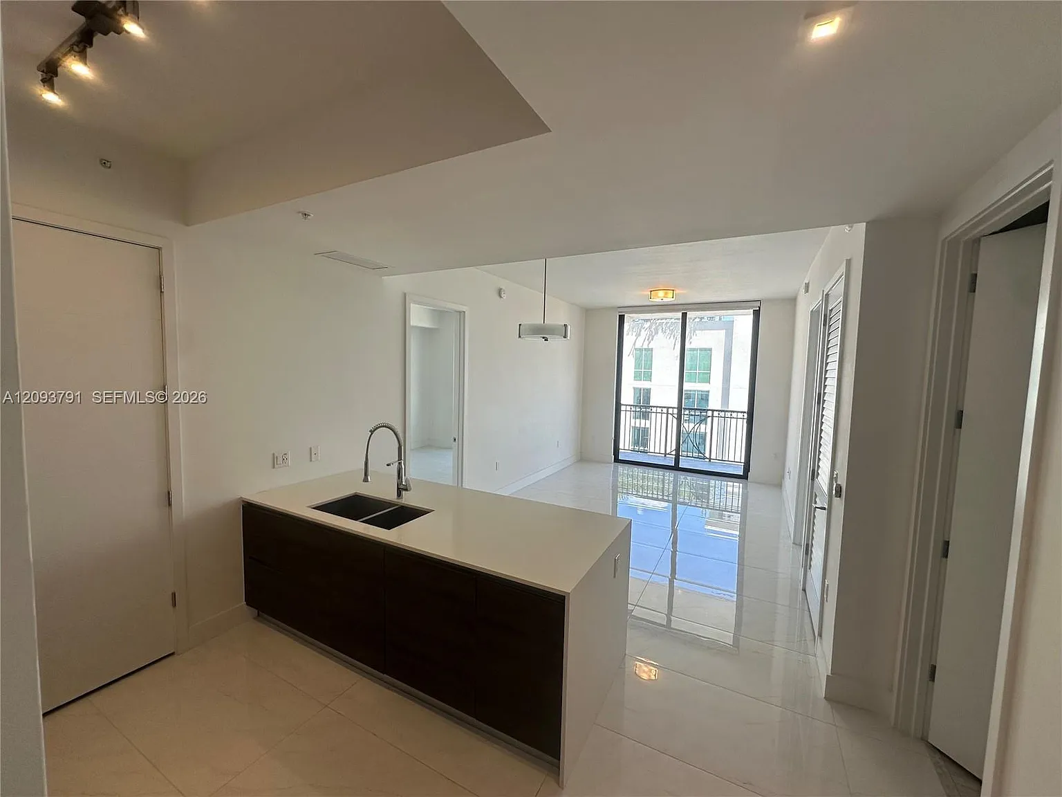 Merrick Manor Condo — Photo 4