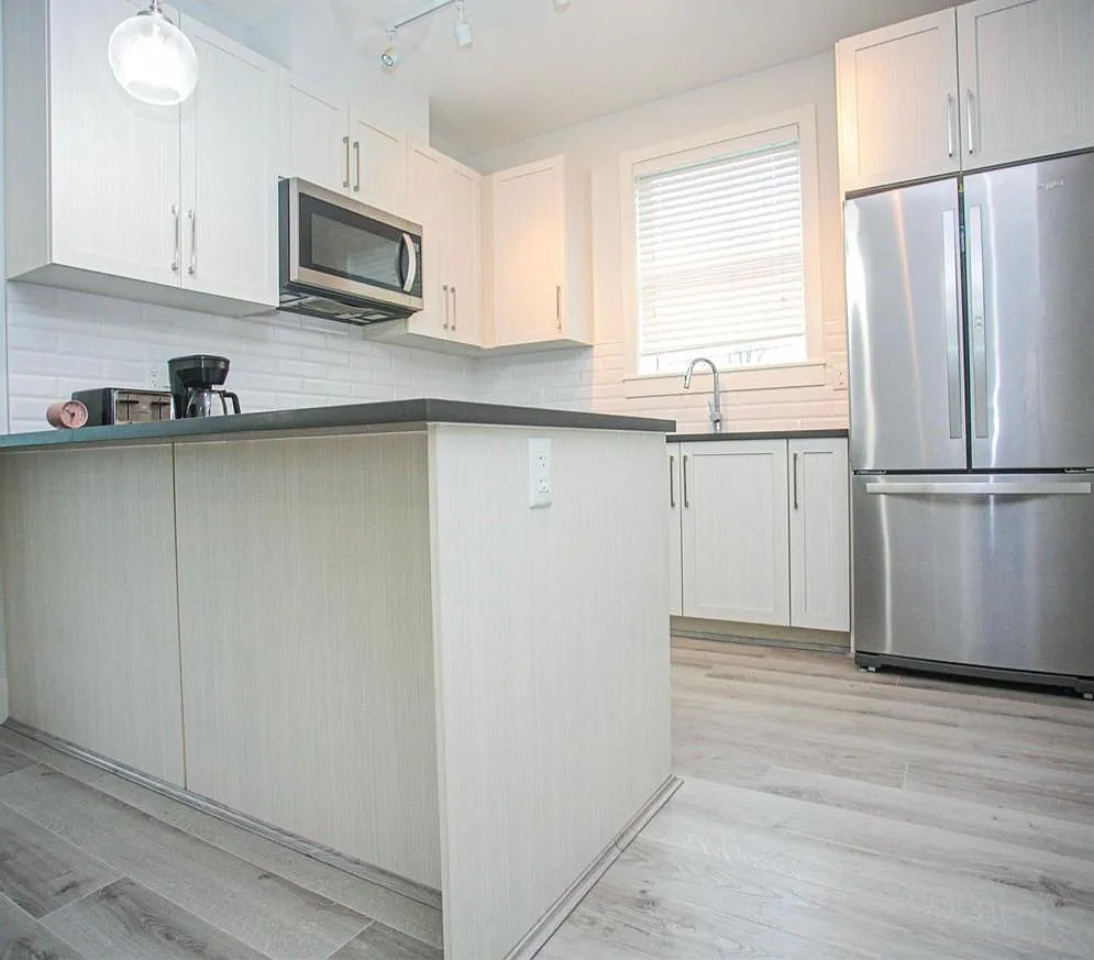 15188 29a Ave photo 1