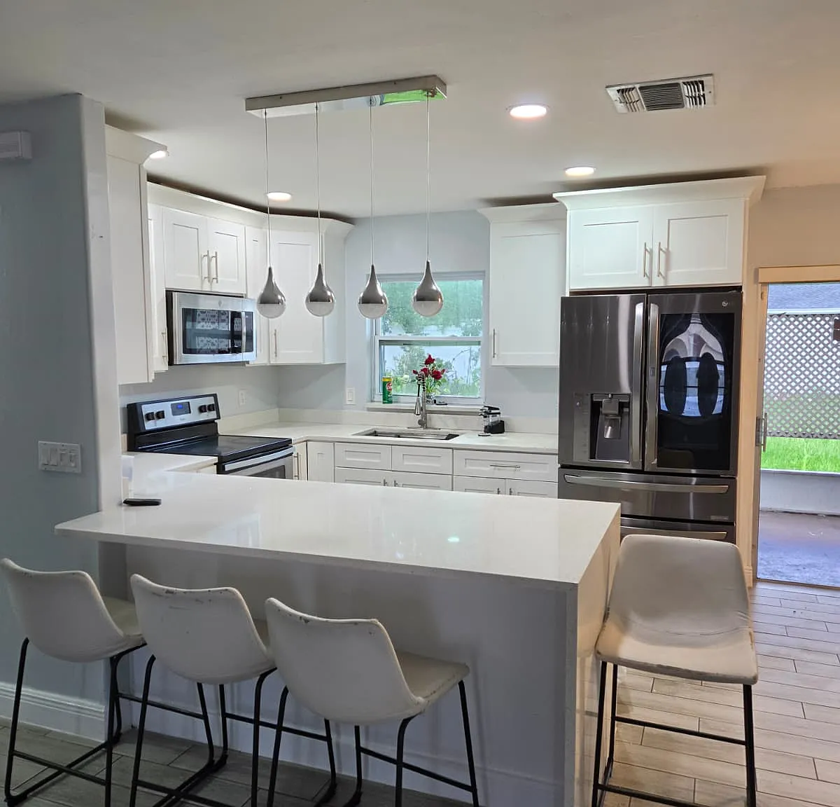 3 bed, 1198 sqft, $2,000 — Photo 4