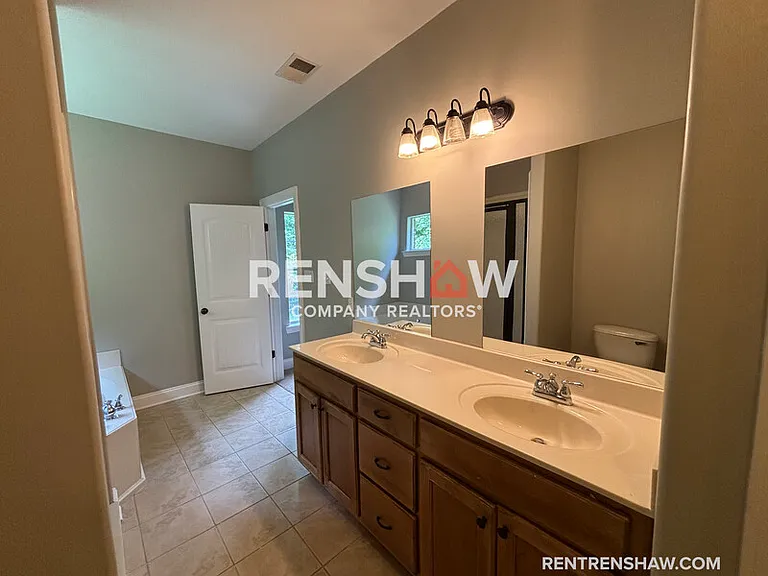 220 Armour Pl — Photo 17