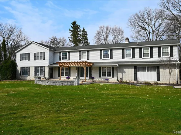 5100 Kings Gate Way, Bloomfield Hills, MI 48302